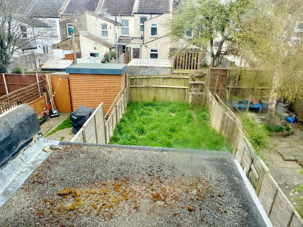 Lot: 158 - TERRACED HOUSE FOR REFURBISHMENT - Garden to rear